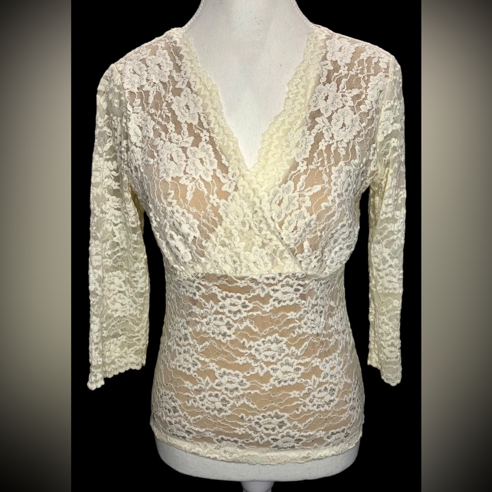 CAbi 3/4 sleeve cream lace top with nude inset body & lace 3/4 sleeves Size Med
